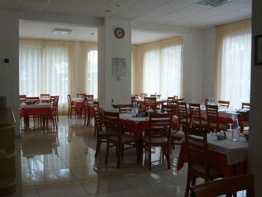 Hotel Calipso Llido Degli Estensi Bagian luar foto