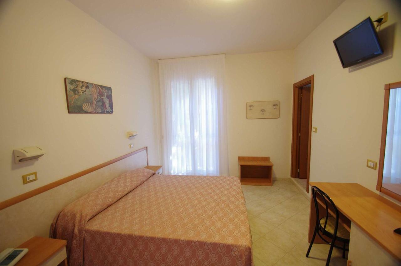 Hotel Calipso Llido Degli Estensi Bagian luar foto