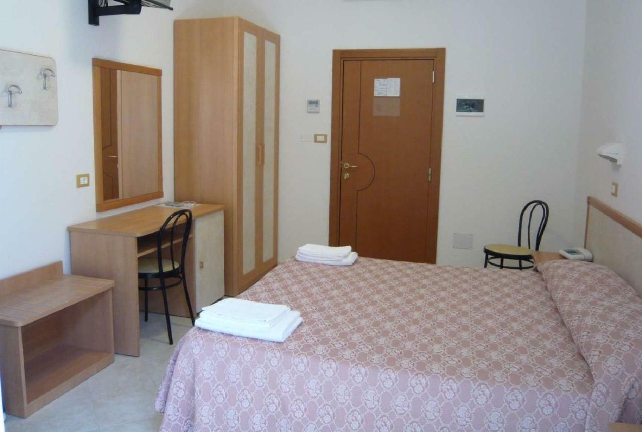 Hotel Calipso Llido Degli Estensi Bagian luar foto